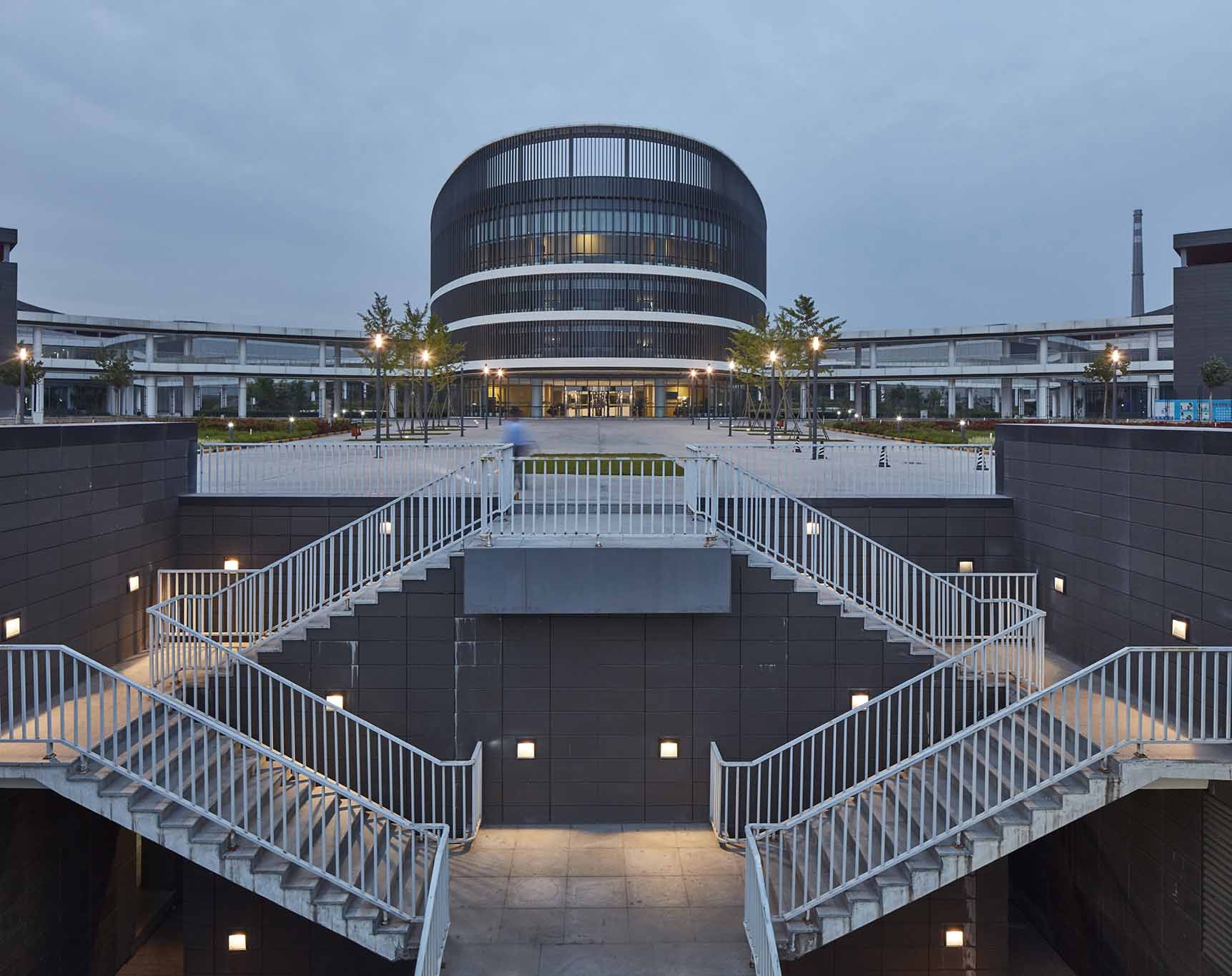 1660024544352229.jpg 建筑外立面及園區(qū)綠化實(shí)景照片 (3).jpg